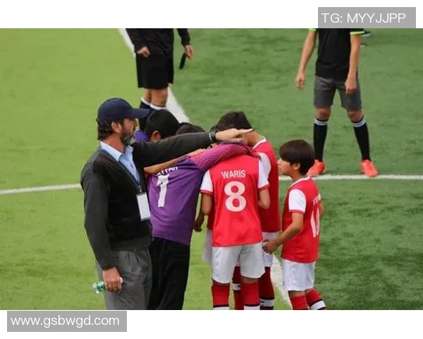 足球蔡东升：从草根球员到职业教练的励志成长之路